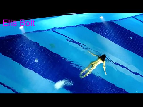 ❤️ Não consigo parar de ver, jovem loira apanhada a nadar nua na piscina da estância balnear ELLA BOLT ️ Sexo de qualidade em pt.centr-klassiki.ru ❌❤
