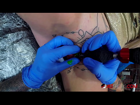 ❤️ Extremamente tatuada, a brasa Sully Savage fez uma tatuagem no seu clítoris ️ Sexo de qualidade em pt.centr-klassiki.ru ❌❤